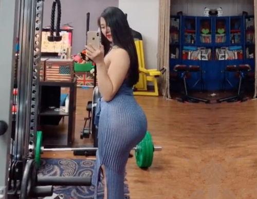 女性深蹲视频,塑形美臀,健康生活新选择